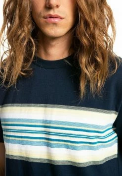 Meilleure vente đ Quiksilver TRANSAT PLACEMENT - T-shirt Imprimé - Dark Blue â 9 Meilleure vente đ Quiksilver TRANSAT PLACEMENT - T-shirt Imprimé - Dark Blue â -Quiksilver Soldes Boutique 00b747e6cf1344c88c52d51db6efe41c