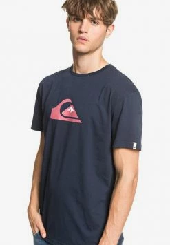 Nouveau 🎉 Quiksilver COMPLOGOSS - T-shirt Imprimé - Navy 🎉 8 Nouveau 🎉 Quiksilver COMPLOGOSS - T-shirt Imprimé - Navy 🎉 -Quiksilver Soldes Boutique 6e13b42c533b43d1bf9d3482d4b75bd0