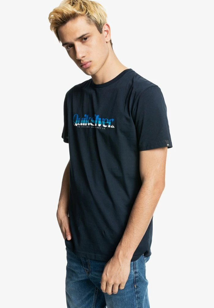 Offres 💯 Quiksilver PRIMARY COLOURS - T-shirt Imprimé - Navy Blazer 🔥 3 Offres 💯 Quiksilver PRIMARY COLOURS - T-shirt Imprimé - Navy Blazer 🔥 – Image 3
