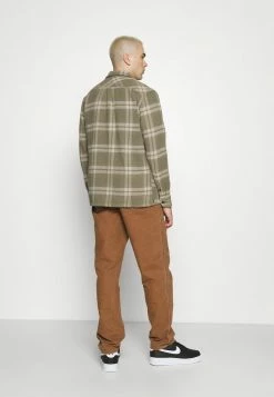 Les meilleures critiques de ⭐ Quiksilver LYNEHAM - Chemise - Spinach 💯 -Quiksilver Soldes Boutique f36f238afa9d4a468d5bd778b8d050a4